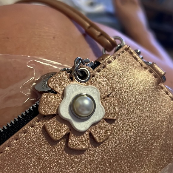 NIB Zac Posen for Bloomingdale’s Celia Crossbody English Rose Color Pearl Flower - Picture 2 of 9